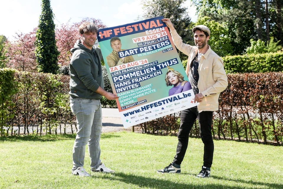 Dave Vercauteren (links) en Hans Francken met de affiche van festival HF Invites