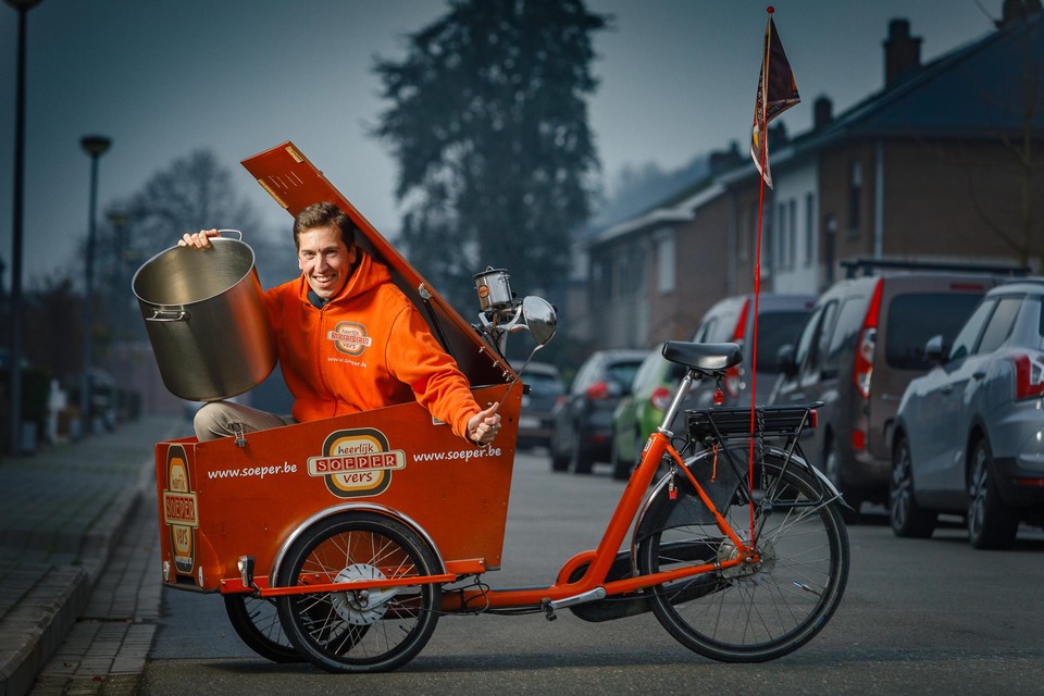 Soepboer Soeper gaat in Mechelen al enkele jaren met een bakfiets op ronde.