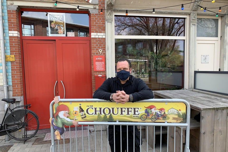 Gunther De Buck voor De ‘gesloten’ Poutrel. Zomerbar Poutrel Plage gaat rond 10 juni open.