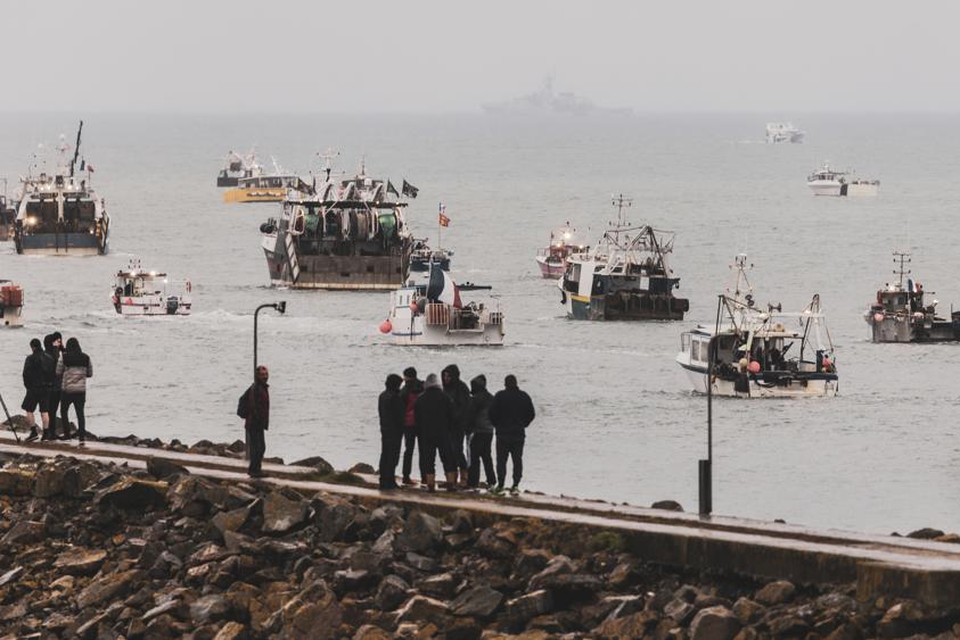 Vissersboten kwamen samen aan de kust van Jersey omwille van nieuwe visrestricties.