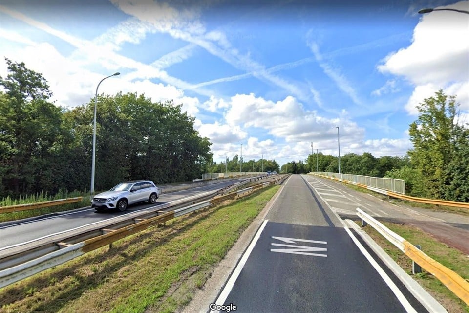 De brug over de E19 op de grens van Mechelen met Zemst. 