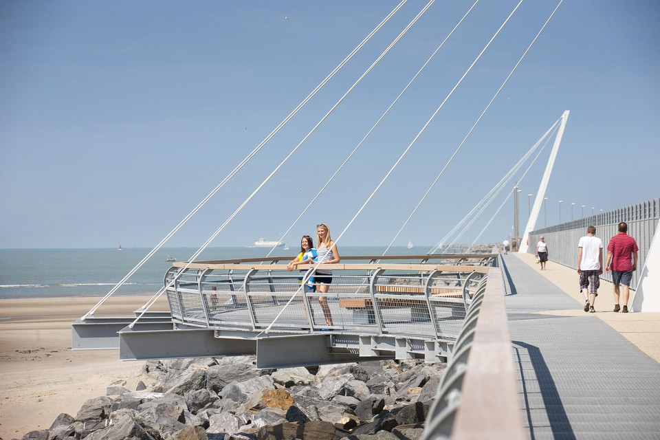 Hoe modern ook van vorm, de St. George’s Day Promenade in Zeebrugge is een herinnering aan de Eerste Wereldoorlog.