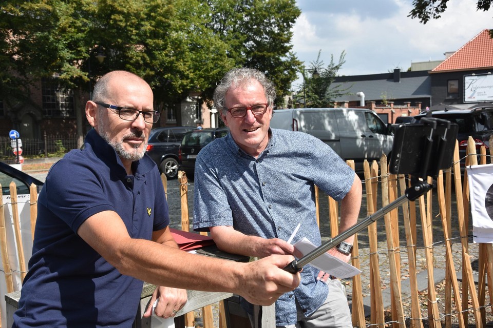 Micromannen Gunter Michiels (links) en Willy De Clercq maakten een ludiek filmpje.