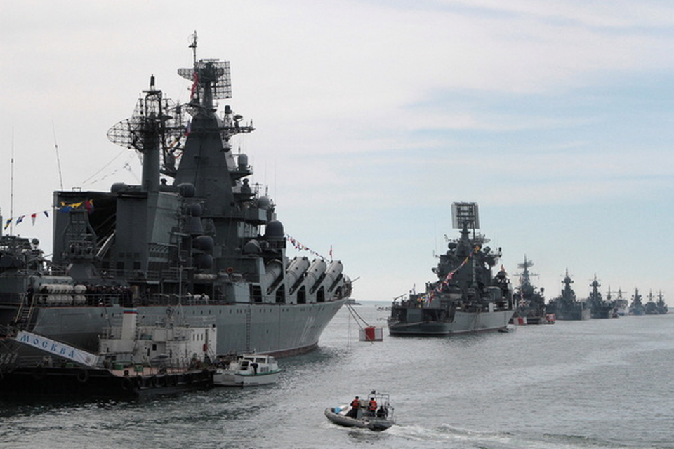 Russische oorlogsschepen voor anker in de Zwarte Zee. 