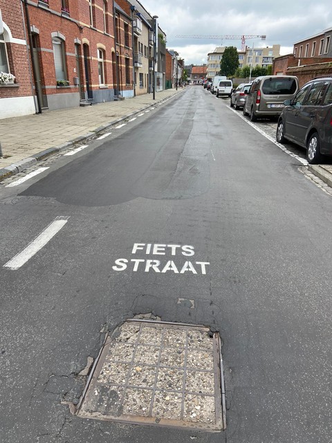 Onder meer in de Sint-Pieterstraat werd de tekst ‘Fietsstraat’ onterecht aangebracht.