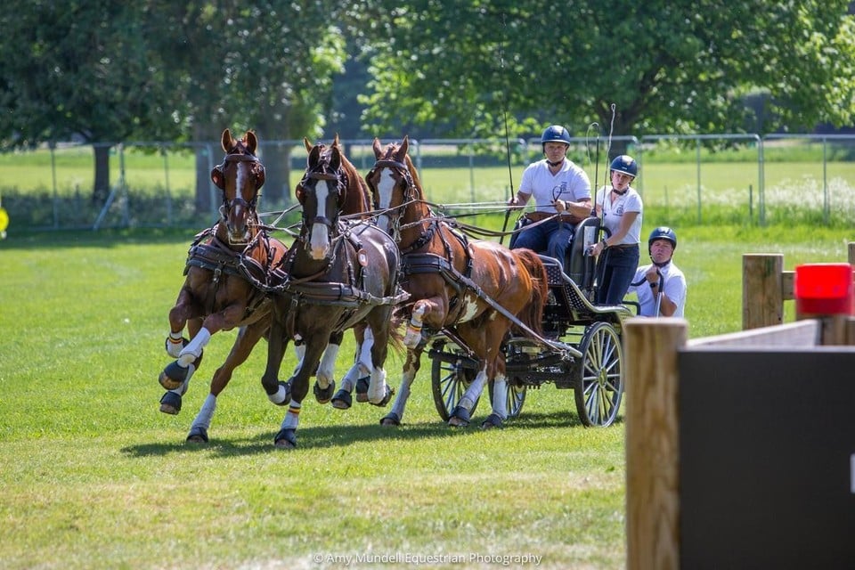 Glenn Geerts in actie op de Royal Windsor Horse Show. “We konden gewoon in onze polo’s rijden, wat heel uitzonderlijk is voor Windsor in mei. Meestal rijden we er met regenjas.” 