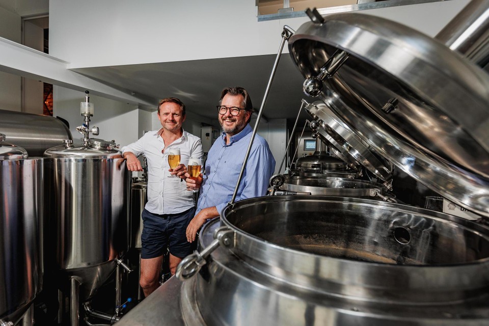 Brughuis Brouwers Frank Vlayen en Piet De Smet lanceren een nieuw Mechels bier: Chevalier Marin. 