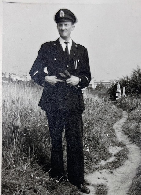 Nestor Herman Beckers in zijn uniform van de gemeentepolitie van Antwerpen.