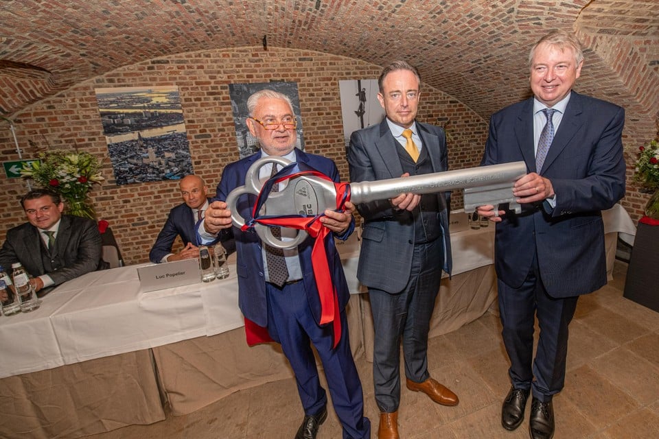 Fernand Huts, Antwerps burgemeester Bart De Wever en Koenraad De Backere van KBC.  