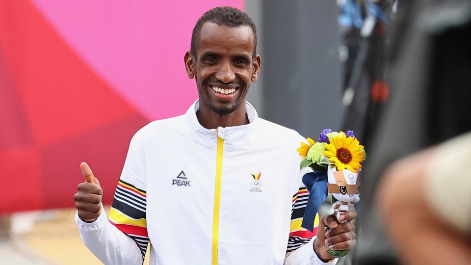 Abdi blinkt. Het brons is binnen.