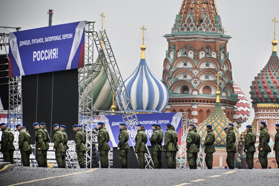 In Moskou wordt alles klaargemaakt voor de ceremonie waarop de Oekraïense regio’s Donetsk, Loehansk, Cherson en Zaporizja ingelijfd worden bij Rusland. 