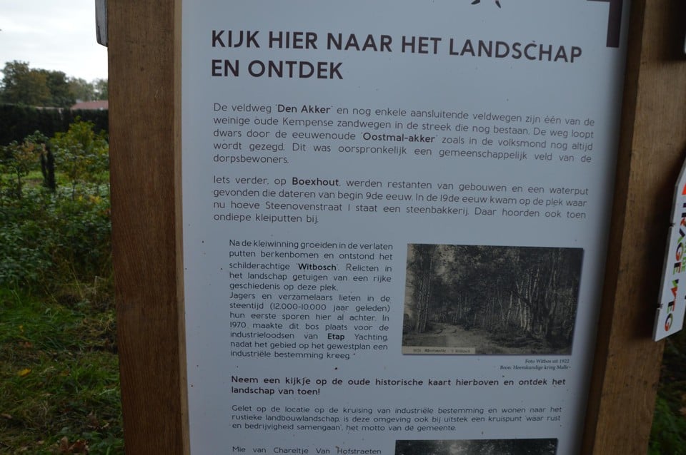 De infoborden geven historische uitleg en bevatten ook foto’s uit de oude doos.