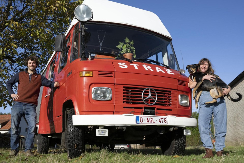 Dante Willems uit Lille gaat met haar vriend Pieter-Paul Smet en hun hond Ronny op wereldreis in een oude Poolse brandweerwagen. 