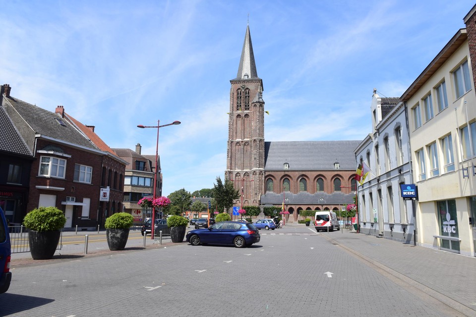 De Sint-Willibrorduskerk domineert het marktplein al 500 jaar, maar zag er niet altijd hetzelfde uit.
