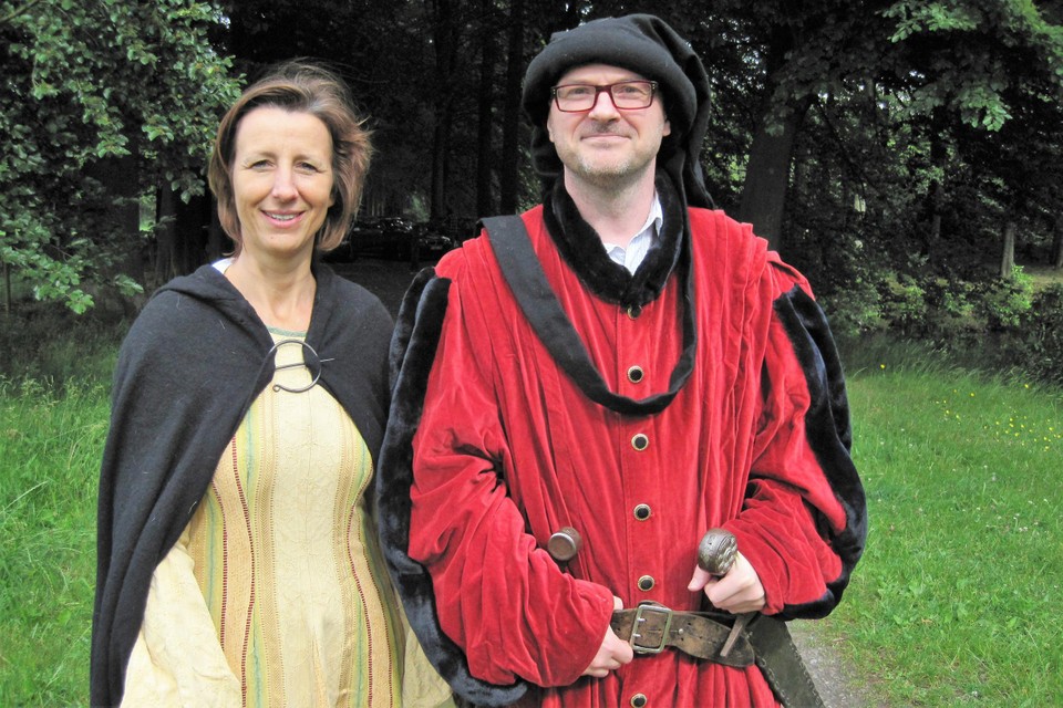 Dirk Bauwens en Kathleen Krekels, hier als jonkvrouw en ridder, om promotie te maken voor de Vlaamse Feestdag tien jaar geleden.