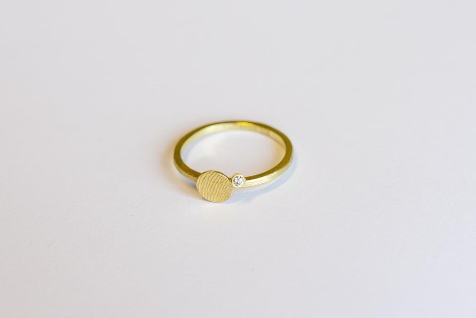 Een ring met een vingerafdruk