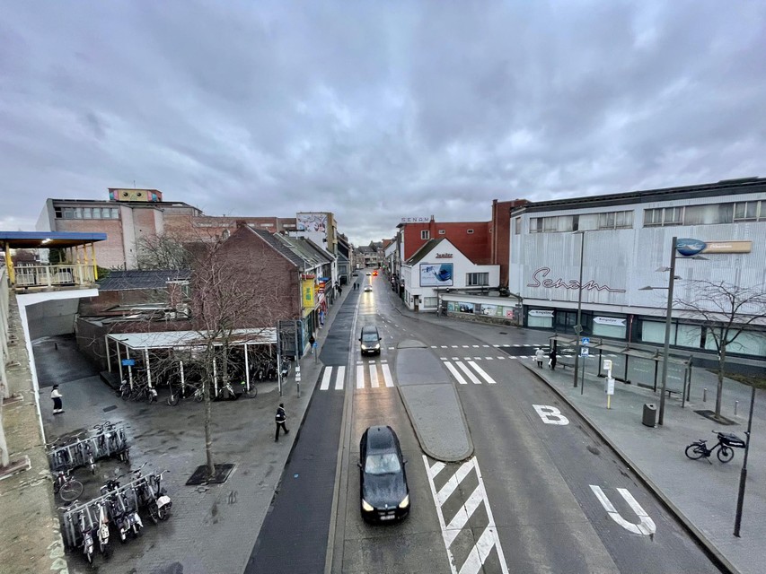 Het Nova-gebouw links en de Senam-site rechts hebben een grote impact op de buurt van station Nekkerspoel. 