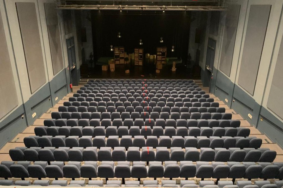 De stadsschouwburg zal de volgende weken leeg blijven: het Landjuweel-festival werd geschrapt.