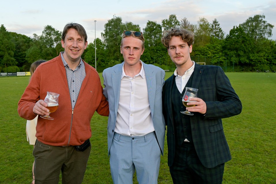 Enkele Simikos-feestneuzen waaronder medewerker Rob Deryck.