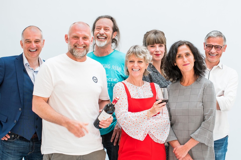 De cast en de regisseur van .