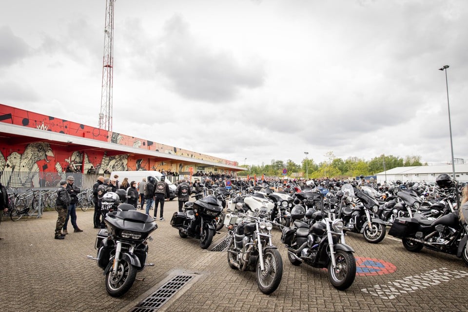 Honderden motards verzamelden zaterdagmiddag aan De Loods.