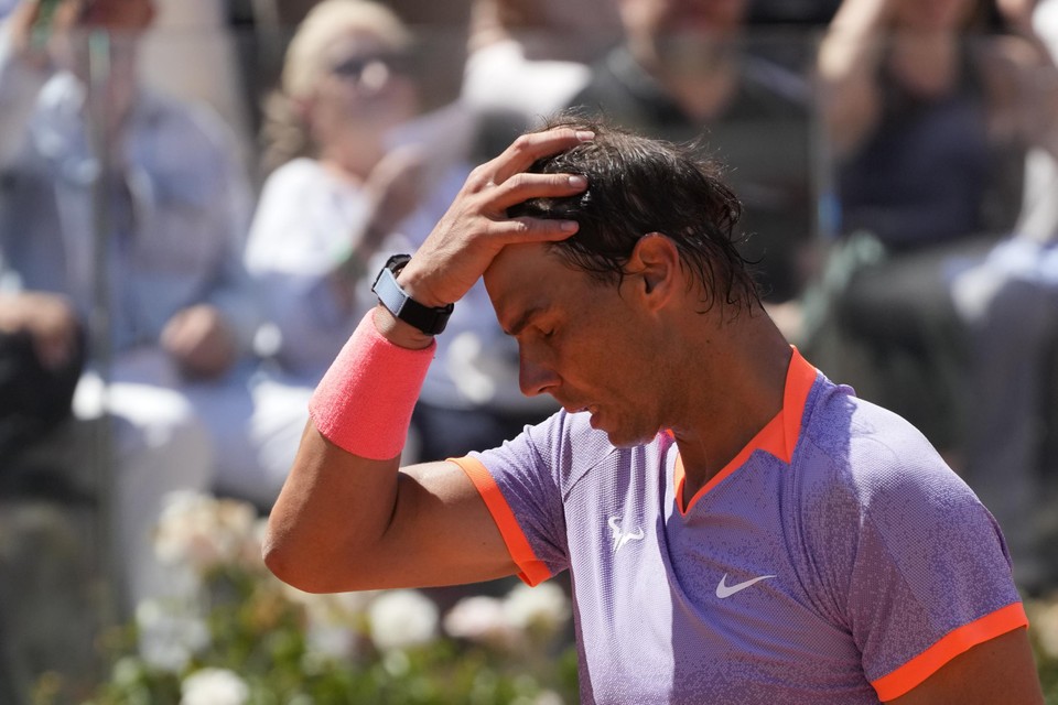 Kopzorgen voor Rafael Nadal na een zware nederlaag in Rome.