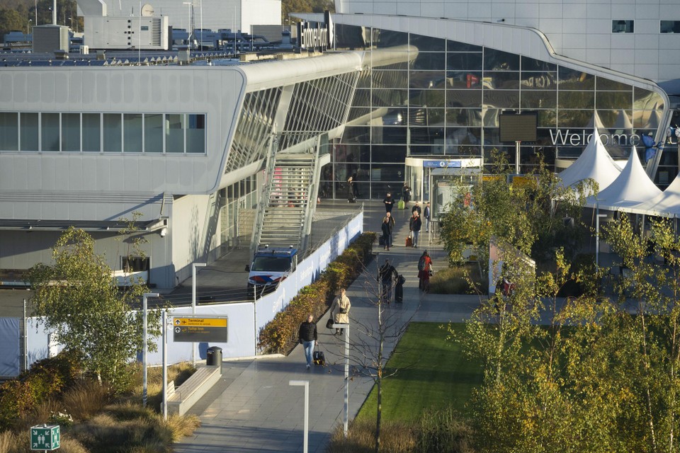 De luchthaven van Eindhoven is de tweede grootste van Nederland en verwacht dit jaar meer dan zes miljoen passagiers. 