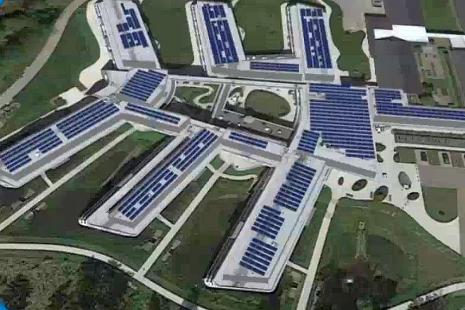 Een impressie van hoe het opvallende complex van Sint-Anna er vol zonnepanelen gaat uitzien.