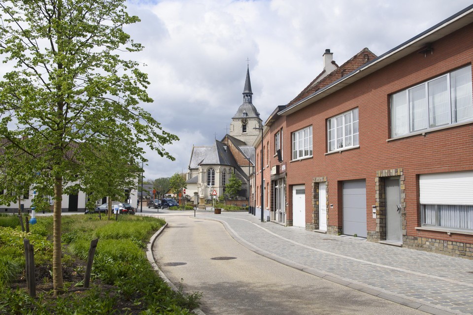 De ovonde aan de kerk.