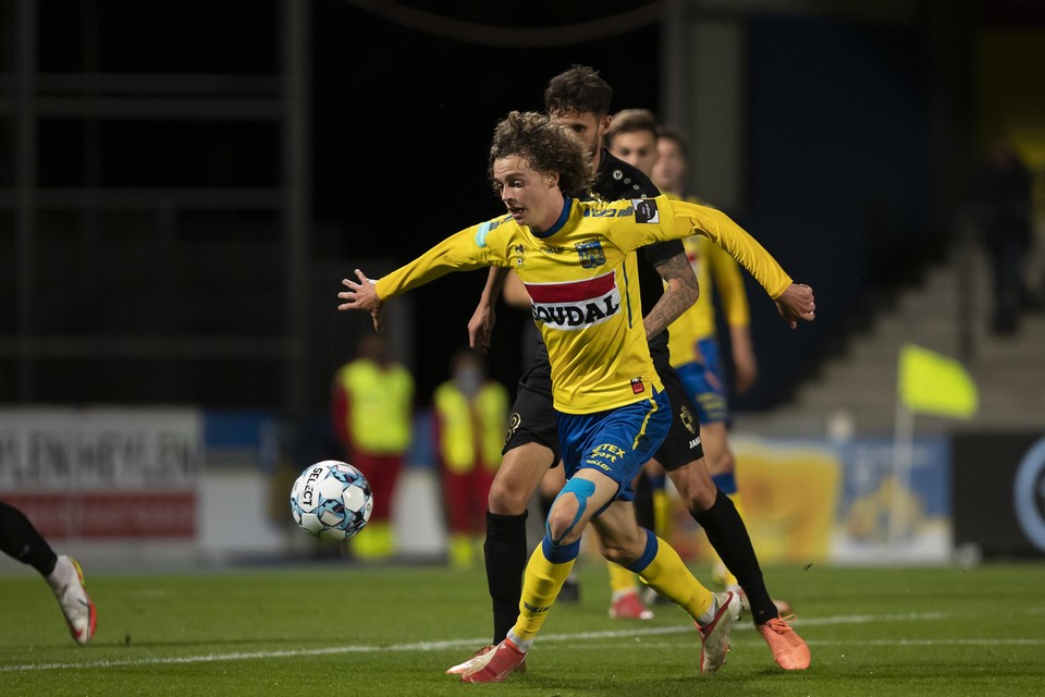 Maxime De Cuyper aan het werk in de wedstrijd van zaterdagavond tegen Lierse Kempenzonen.