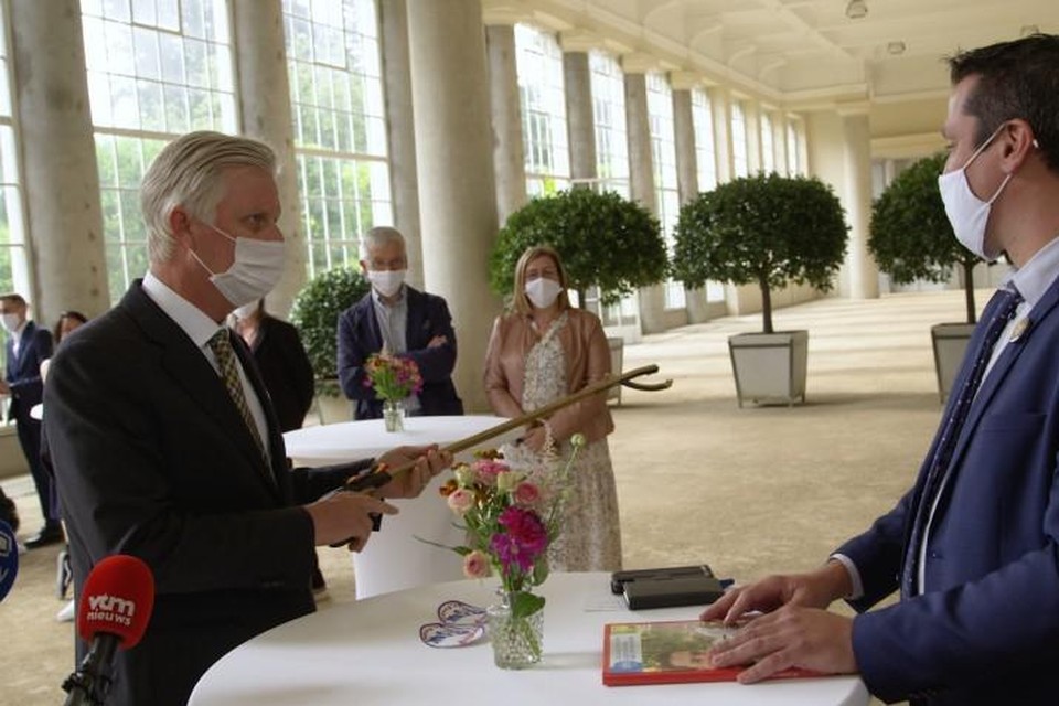 Philip oog in oog met koning Filip.