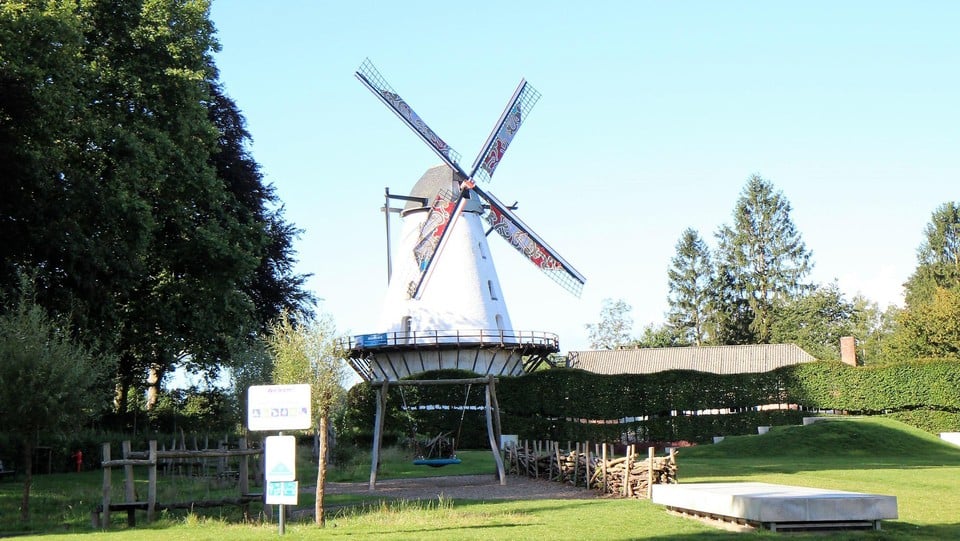 Den Steenen Molen is zondag toegankelijk.