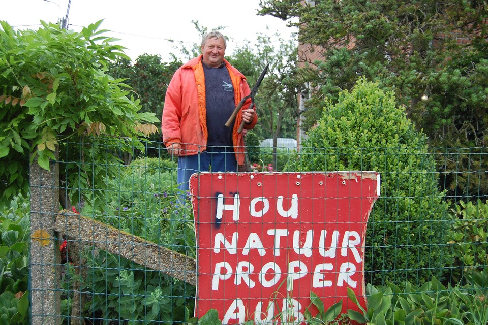 Norbert wil mee de natuur proper houden, maar maakt zich geen grote zorgen over de PFOS-heisa.