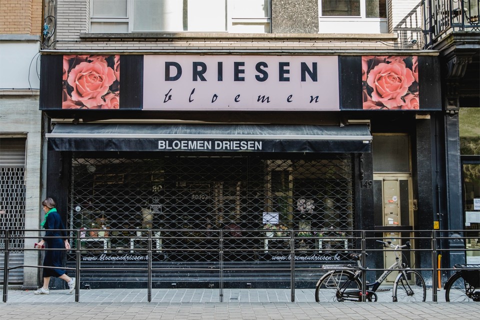 Bloemen Driesen is dicht, maar Aveve aan de overkant is gewoon open. 
