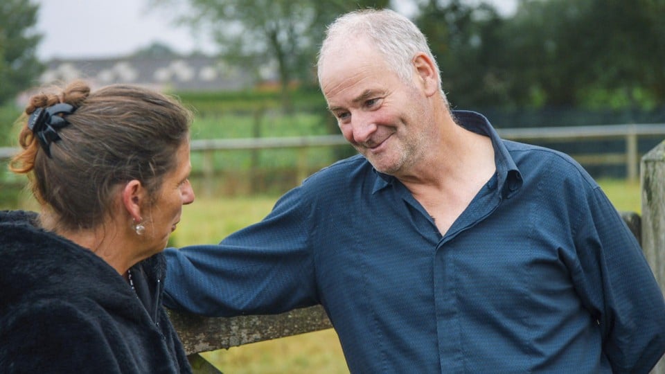 Alberic vertelt Aicha dat hij verliefd is op haar. “Ik had het niet verwacht, ook al voelde ik wel iets in de lucht hangen.”