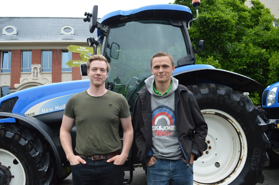 Ferre Aerts (24) en Senne Bastiaensen (20), de jongste landbouwers van Zoersel. 