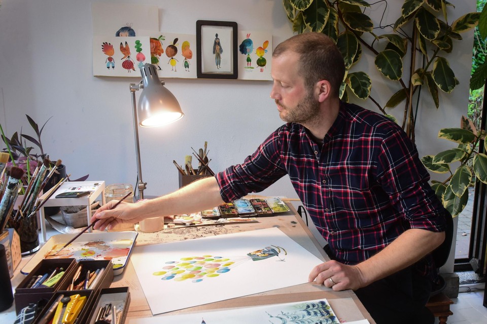 Sebastiaan Van Doninck aan het werk in zijn atelier in Halle