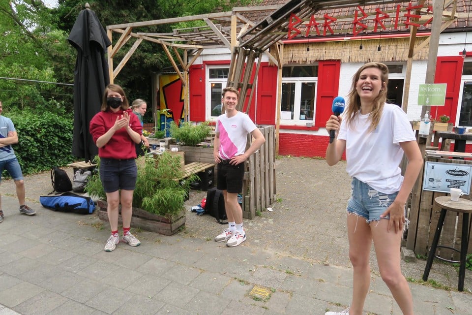 Het onthaal was hartelijk in Bar Bries, zomerbar van jeugdhuis Kaddish.