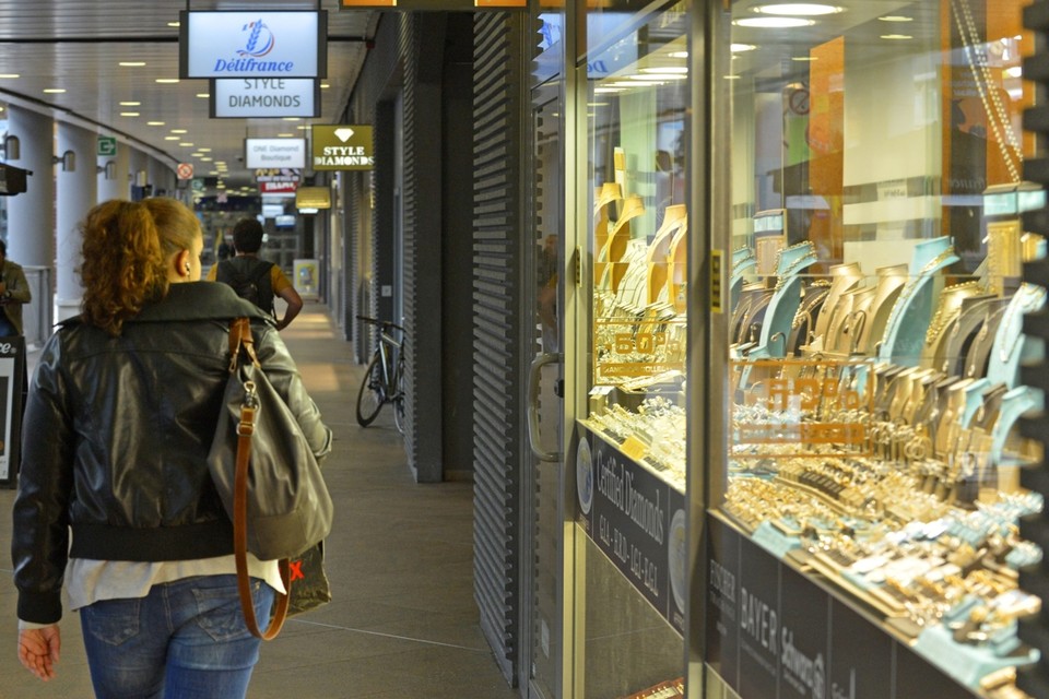 ethiek Brandweerman Waterig Antwerpen gaat goud- en juwelenhandelaars streng controleren: “Malafide  juweliers moeten eruit” | Gazet van Antwerpen Mobile