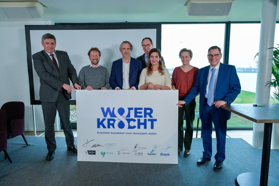 Waterkracht is de naam van een project dat 20 miljard liter afvalwater wil zuiveren tot proceswater voor de Antwerpse industrie. 