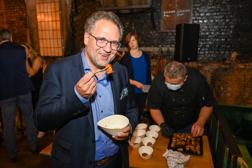 “De horeca bepaalt de aantrekkingskracht van de stad”, zegt schepen Koen Kennis.
