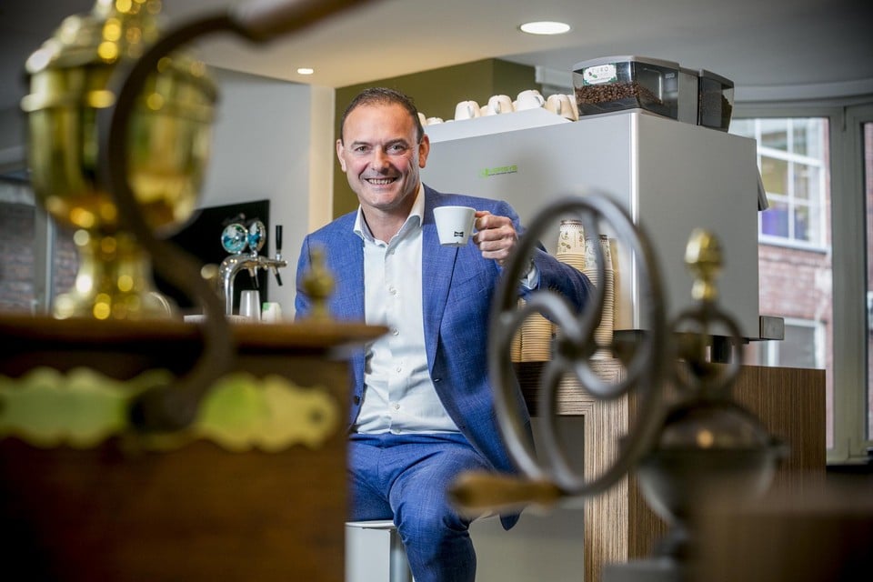 Frans Van Tilborg, CEO van Miko Group, klinkt op de meerderheidsparticipatie - met een kop koffie uiteraard.