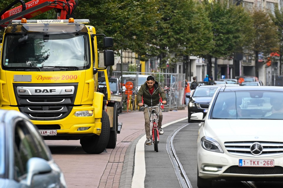Het Antwerps schepencollege wil een negatief advies geven aan een fietsstraat in de Turnhoutsebaan, maar het district Borgerhout geeft zelf een positief advies. 
