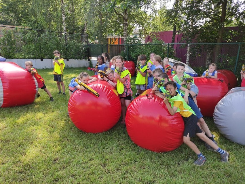 Voor de kinderen van de lagere school was er ook het stoere laserschieten.