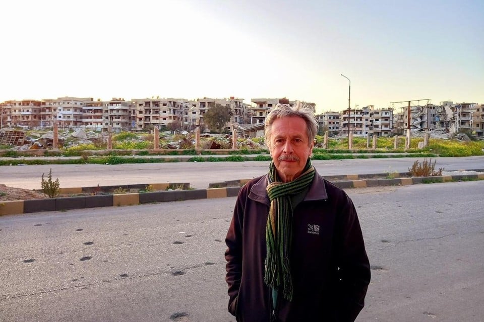Bernard Keutgens aan de rand van het door oorlog verwoeste Aleppo. En toen moest de aardbeving nog komen.