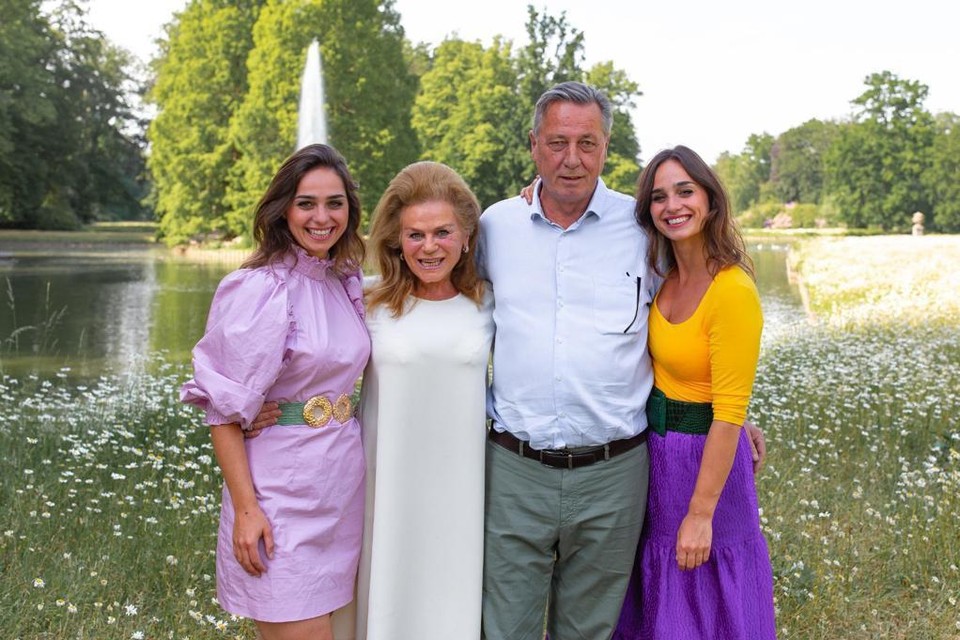 Dit familieportret van de verongelukte Leo de Haas, zijn echtgenote en twee dochters ging al snel de Benelux rond.