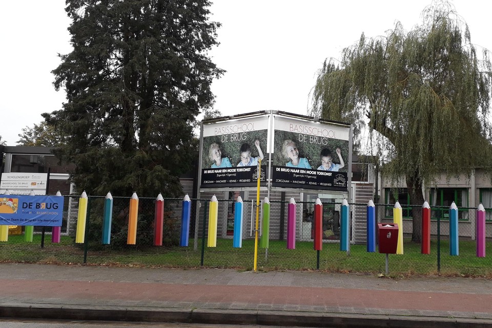 Leerkrachten basisschool De Brug vragen zich af hoelang ze school nog kunnen openhouden.