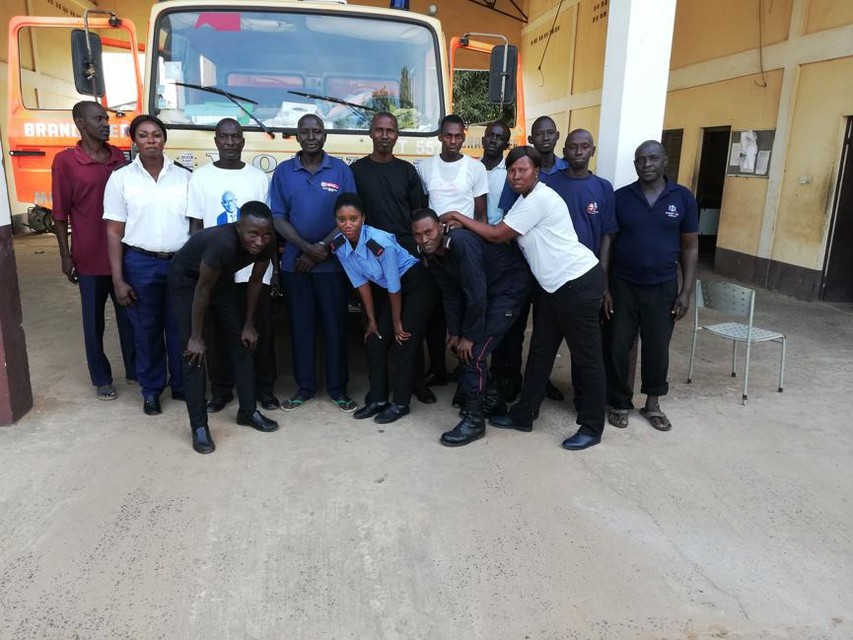 Brandweerwagen ‘Sjareltje’ in Gambia.