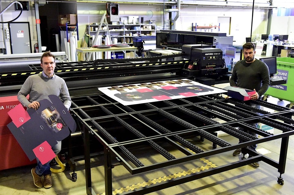 Sem en Nick in de printing-afdeling.