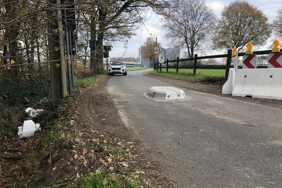 Aanvankelijk was er protest en werden betonblokken in de gracht gekieperd.